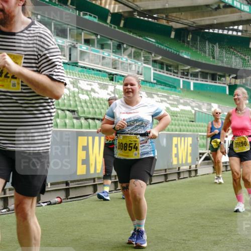 13.09.2026 - 21. swb-Marathon Bremen Michael Burmester http://msf.ph/oto/10421759 13.09.2026 10:45:16 Laufen im Stadion 10137, 10176, 10191, 10192, 10194, 10202, 10242, 10295, 10344, 10430, 10472, 10524, 10568, 10600, 10629, 10651, 10679, 10713, 10756, 10779, 10882, 10979, 10997, 10999, 11081, 11181, 11200, 11233, 11244, 11307, 11309, 11355, 11367, 11385, 11408, 11495, 11629, 11709, 11808, 11821, 11932, 11943, 12057, 12089, 12151, 12153, 12177, 12178, 12224, 12226, 12311, 12321, 12334, 12374, 12539, 10148, 10303, 10330 meine-sportfotos.de