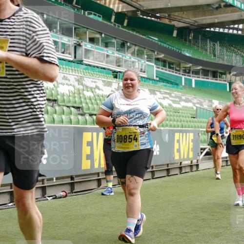 13.09.2026 - 21. swb-Marathon Bremen Michael Burmester http://msf.ph/oto/10421765 13.09.2026 10:45:16 Laufen im Stadion 10137, 10176, 10191, 10192, 10194, 10202, 10242, 10295, 10344, 10430, 10472, 10524, 10568, 10600, 10629, 10651, 10679, 10713, 10756, 10779, 10882, 10979, 10997, 10999, 11081, 11181, 11200, 11233, 11244, 11307, 11309, 11355, 11367, 11385, 11408, 11495, 11629, 11709, 11808, 11821, 11932, 11943, 12057, 12089, 12151, 12153, 12177, 12178, 12224, 12226, 12311, 12321, 12334, 12374, 12539, 10148, 10303, 10330 meine-sportfotos.de