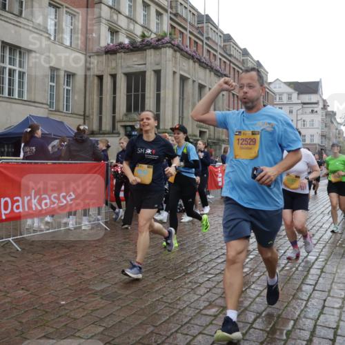 13.09.2026 - Kiel Lauf Yannick Fuchs http://msf.ph/oto/10421937 13.09.2026 10:55:11 Ziel 185, 1459, 1815, 1851, 1973, 2339, 2548, 2738, 3084, 3429, 3903, 4403, 4678, 4898, 5104, 5645, 5834, 6193, 6490, 6498, 6501, 6583, 6991, 7118, 7450, 7566, 7722, 8121, 8714, 8791, 8845, 9131, 10032, 10061, 10354, 10571, 11157, 11325, 11358, 11453, 12176, 12444, 396, 454, 459, 575, 796, 1063, 1232, 1619, 1659, 1940, 2198, 2357, 2554, 2747, 2813, 3162, 3511, 3699, 3939, 3950, 4091, 4369, 4370, 4625, 4652, 4665, 4772, 4902, 7722, 34, 313 meine-sportfotos.de