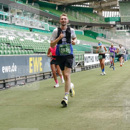 13.09.2026 - 21. swb-Marathon Bremen Michael Burmester http://msf.ph/oto/10422036 13.09.2026 12:59:45 Laufen im Stadion 135, 148, 191, 226, 232, 260, 342, 651, 745, 972, 1080, 1166, 1209, 1281, 1368, 1493, 1494, 1516, 1642, 1650, 1861, 1931, 1935, 1963, 2088, 2210, 2289, 2293, 2306, 2322, 2343, 2367, 2425, 2481, 2517, 2570, 2577, 2686, 2700, 2771, 2806, 2807, 2827, 2885, 2899, 2906, 2914, 2953, 2961, 2979, 3015, 3021, 3076, 3098, 3105, 3120, 3124, 3145, 3168, 3190, 3233, 3273, 3354, 3435, 3480, 3516, 3531, 3560, 3652, 3729, 3855, 3856, 3861, 3930, 3934, 205 meine-sportfotos.de