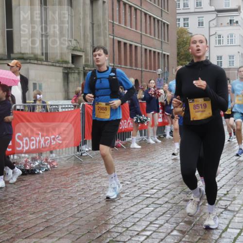 13.09.2026 - Kiel Lauf Yannick Fuchs http://msf.ph/oto/10422070 13.09.2026 10:55:24 Ziel 313, 428, 1841, 2330, 2331, 3379, 3645, 5485, 5572, 5903, 6800, 6880, 7118, 7148, 7566, 7966, 8765, 8772, 8845, 9858, 10597, 10722, 10936, 11751, 11946, 12610, 185, 454, 459, 575, 1232, 1459, 1815, 1851, 1973, 2198, 2339, 2357, 2548, 2554, 2738, 2747, 2813, 3084, 3429, 3699, 3903, 4369, 4370, 4403, 4625, 4652, 4665, 4678, 4898, 4902, 5104, 5645, 5834, 6193, 6490, 6498, 6501, 6583, 6991, 7118, 7450, 7566, 7722, 8121, 8791, 34, 396, 1619 meine-sportfotos.de