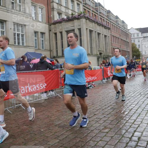 13.09.2026 - Kiel Lauf Yannick Fuchs http://msf.ph/oto/10422110 13.09.2026 10:55:27 Ziel 34, 313, 428, 1841, 2330, 2331, 3379, 3645, 4519, 5485, 5544, 5572, 5822, 5903, 6800, 6880, 7148, 7568, 7966, 8765, 8772, 9014, 9858, 10597, 10722, 10936, 11751, 11946, 12500, 12610, 185, 454, 575, 1232, 1459, 1815, 1851, 1973, 2198, 2339, 2357, 2548, 2554, 2738, 2813, 3084, 3429, 3645, 3699, 3903, 4369, 4370, 4403, 4625, 4652, 4665, 4678, 4898, 4902, 5104, 5645, 5834, 6193, 6490, 6498, 6501, 6583, 6991, 7118, 7450, 7566, 7722, 8121, 8791, 396, 1619 meine-sportfotos.de