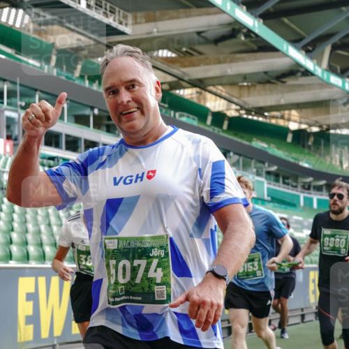 13.09.2026 - 21. swb-Marathon Bremen Michael Burmester http://msf.ph/oto/10422156 13.09.2026 13:22:39 Laufen im Stadion 128, 160, 211, 258, 343, 351, 423, 441, 533, 571, 601, 609, 708, 782, 851, 892, 1060, 1094, 1157, 1177, 1178, 1259, 1316, 1331, 1344, 1417, 1518, 1657, 1669, 1691, 1729, 1746, 1788, 1883, 2213, 2290, 2433, 2475, 2504, 2526, 2551, 2619, 2632, 2652, 2660, 2685, 2711, 2828, 2954, 2964, 2995, 3022, 3034, 3144, 3225, 3252, 3347, 3351, 3423, 3447, 3505, 3530, 3559, 3682, 3727, 3784, 3819, 4020, 4054, 4231, 4406, 4407, 4431, 4466, 4467, 4584, 1506 meine-sportfotos.de