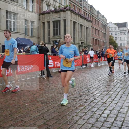 13.09.2026 - Kiel Lauf Yannick Fuchs http://msf.ph/oto/10422320 13.09.2026 10:55:54 Ziel 280, 566, 1264, 1673, 2264, 2589, 2798, 4556, 4747, 5034, 5279, 5553, 5752, 5772, 6572, 7707, 7851, 7988, 8722, 8733, 8813, 9069, 11196, 12327, 12499, 12579, 34, 313, 428, 1673, 1841, 1885, 1929, 2190, 2208, 2330, 2331, 3105, 3297, 3379, 3539, 4519, 4594, 5485, 5544, 5572, 5822, 5903, 6753, 6880, 6922, 7148, 7568, 7966, 8330, 8346, 8631, 8632, 8722, 8765, 8772, 9014, 9651, 9653, 9858, 10597, 10722, 11036, 11621, 11946, 11952, 12500, 574, 778, 7483, 7118, 7566, 8845 meine-sportfotos.de