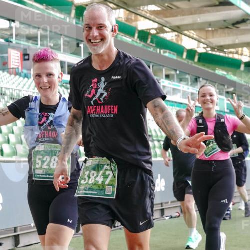 13.09.2026 - 21. swb-Marathon Bremen Michael Burmester http://msf.ph/oto/10422374 13.09.2026 13:22:45 Laufen im Stadion 128, 160, 211, 258, 343, 351, 423, 441, 533, 571, 601, 609, 708, 851, 892, 1060, 1094, 1157, 1177, 1178, 1259, 1331, 1344, 1417, 1518, 1657, 1669, 1691, 1729, 1746, 1788, 1883, 2213, 2290, 2433, 2475, 2504, 2526, 2551, 2619, 2632, 2652, 2660, 2685, 2711, 2828, 2954, 2964, 2995, 3022, 3034, 3225, 3252, 3292, 3347, 3351, 3423, 3447, 3505, 3530, 3559, 3682, 3727, 3770, 3784, 3819, 4020, 4054, 4231, 4406, 4407, 4431, 4466, 4467, 4584, 1506 meine-sportfotos.de