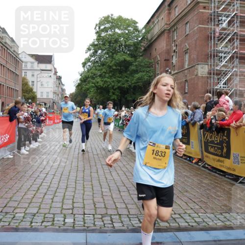 13.09.2026 - Kiel Lauf Yannick Fuchs http://msf.ph/oto/10422760 13.09.2026 09:43:40 Ziel 40, 1049, 1833, 1857, 4171, 5964, 7773, 7905, 8770, 8834, 9323, 9934, 10460, 11246, 12101, 12164, 255, 401, 623, 1508, 3041, 4256, 5929, 6377, 7099, 7532, 7857, 8066, 8808, 9354, 9933, 10047, 10118, 10189, 10300, 12259, 12575, 654, 4522, 5026, 5171, 5857, 7510, 7948, 9814, 10641, 10931, 12376, 1040, 3041, 3850, 5530, 9354, 11753, 12259 meine-sportfotos.de