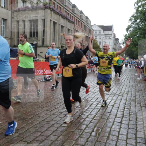 13.09.2026 - Kiel Lauf Yannick Fuchs http://msf.ph/oto/10422808 13.09.2026 10:56:41 Ziel 452, 1115, 1139, 1157, 1302, 1504, 1557, 1666, 1805, 2526, 2560, 2675, 3000, 3286, 3410, 3413, 3466, 4180, 4209, 4367, 4912, 5593, 6067, 6882, 7209, 7594, 7642, 7912, 8799, 9674, 10621, 11211, 12721, 248, 476, 574, 778, 929, 1208, 1504, 1557, 1618, 1666, 2075, 2454, 2674, 2829, 2880, 3061, 3267, 3541, 4180, 4440, 4806, 5067, 5682, 5683, 6067, 6530, 6605, 6882, 6884, 7292, 7483, 8054, 8989, 8997, 9210, 9674, 10264, 10421, 10433, 10509, 10570, 10659, 10750, 10774, 10795, 502 meine-sportfotos.de