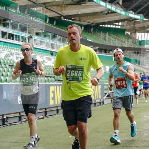 13.09.2026 - 21. swb-Marathon Bremen Michael Burmester http://msf.ph/oto/10422819 13.09.2026 13:00:13 Laufen im Stadion 135, 191, 226, 232, 242, 260, 342, 651, 687, 745, 972, 1080, 1166, 1209, 1368, 1493, 1494, 1516, 1650, 1861, 1935, 1963, 2088, 2210, 2289, 2293, 2306, 2322, 2409, 2427, 2481, 2485, 2490, 2517, 2560, 2570, 2577, 2658, 2686, 2700, 2708, 2781, 2806, 2827, 2885, 2899, 2906, 2914, 2953, 2961, 2967, 2979, 3015, 3021, 3076, 3098, 3105, 3124, 3145, 3168, 3173, 3190, 3233, 3273, 3354, 3385, 3480, 3516, 3524, 3531, 3642, 3652, 3729, 3774, 3855, 3856, 3861, 3930, 3934 meine-sportfotos.de