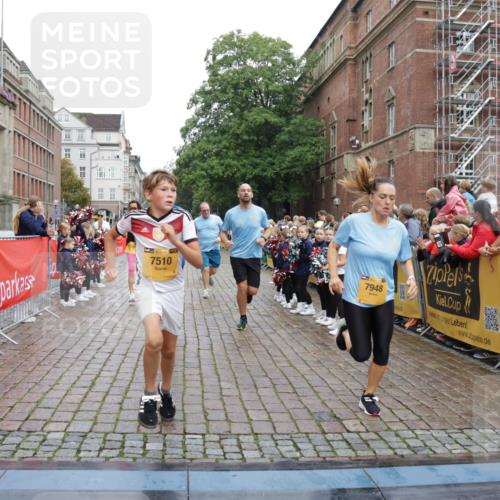 13.09.2026 - Kiel Lauf Yannick Fuchs http://msf.ph/oto/10422889 13.09.2026 09:43:54 Ziel 654, 4522, 5026, 5171, 5857, 7510, 7948, 9814, 10641, 10931, 12376, 40, 401, 1049, 1833, 1857, 4171, 4256, 5964, 6377, 7773, 7857, 7905, 8066, 8770, 8834, 9323, 9934, 10189, 10300, 10460, 11246, 12101, 12164, 12575, 793, 4092, 4283, 6550, 7753, 8300, 11653, 11655, 12098, 12373, 255, 623, 1508, 5929, 6377, 7099, 7532, 8808, 9933, 10118 meine-sportfotos.de