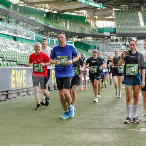 13.09.2026 - 21. swb-Marathon Bremen Michael Burmester http://msf.ph/oto/10422972 13.09.2026 13:23:06 Laufen im Stadion 128, 137, 160, 211, 258, 324, 343, 351, 434, 533, 571, 609, 708, 721, 851, 892, 1157, 1178, 1259, 1331, 1344, 1417, 1597, 1598, 1657, 1669, 1691, 1729, 1746, 1788, 1883, 2213, 2286, 2290, 2433, 2445, 2475, 2495, 2503, 2504, 2526, 2619, 2632, 2652, 2660, 2685, 2711, 2768, 2936, 2964, 2968, 3034, 3225, 3252, 3282, 3288, 3289, 3292, 3347, 3351, 3364, 3395, 3423, 3447, 3505, 3530, 3559, 3682, 3727, 3770, 3784, 3819, 4020, 4054, 4231, 4406, 4407, 4431, 4466, 4467, 4584, 1506 meine-sportfotos.de