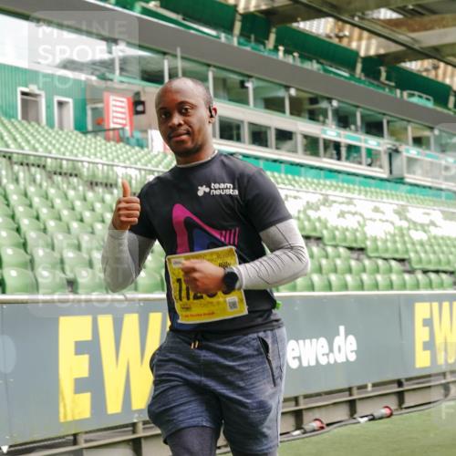 13.09.2026 - 21. swb-Marathon Bremen Michael Burmester http://msf.ph/oto/10423030 13.09.2026 10:46:08 Laufen im Stadion 10137, 10161, 10194, 10202, 10242, 10344, 10430, 10472, 10524, 10535, 10568, 10600, 10651, 10679, 10713, 10895, 10970, 10979, 11050, 11081, 11181, 11200, 11244, 11296, 11309, 11367, 11457, 11495, 11529, 11530, 11546, 11573, 11574, 11579, 11675, 11709, 11760, 11808, 11821, 11932, 12057, 12089, 12151, 12153, 12177, 12178, 12211, 12224, 12226, 12285, 12316, 12317, 12321, 12374, 12422, 12462, 12539, 10002, 10004, 10005, 10148, 10271, 10303, 10330, 10361, 10362 meine-sportfotos.de