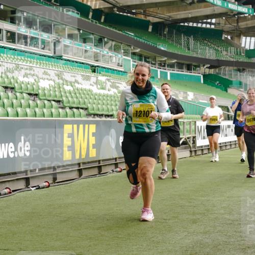 13.09.2026 - 21. swb-Marathon Bremen Michael Burmester http://msf.ph/oto/10423118 13.09.2026 10:46:16 Laufen im Stadion 10137, 10161, 10194, 10202, 10242, 10344, 10430, 10472, 10524, 10535, 10568, 10600, 10651, 10679, 10895, 10933, 10970, 10979, 11050, 11081, 11181, 11200, 11244, 11296, 11309, 11367, 11457, 11495, 11529, 11530, 11546, 11573, 11574, 11579, 11639, 11675, 11709, 11760, 11808, 11821, 11932, 12057, 12089, 12151, 12153, 12177, 12178, 12211, 12224, 12226, 12285, 12316, 12317, 12374, 12422, 12462, 12539, 10002, 10004, 10005, 10148, 10271, 10303, 10330, 10361, 10362 meine-sportfotos.de