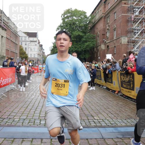 13.09.2026 - Kiel Lauf Yannick Fuchs http://msf.ph/oto/10423149 13.09.2026 09:44:19 Ziel 537, 793, 1053, 2031, 2437, 3688, 4092, 4573, 7744, 7753, 12318, 12373, 12437, 654, 4283, 4522, 5026, 5171, 5857, 6550, 7510, 7948, 8300, 9814, 10641, 10931, 11653, 11655, 12098, 12376, 801, 912, 958, 1849, 1866, 2045, 2212, 2787, 2868, 3198, 3209, 4098, 4316, 6892, 6895, 7121, 7430, 12161, 1833, 5964, 9323, 9934, 10460, 12164 meine-sportfotos.de