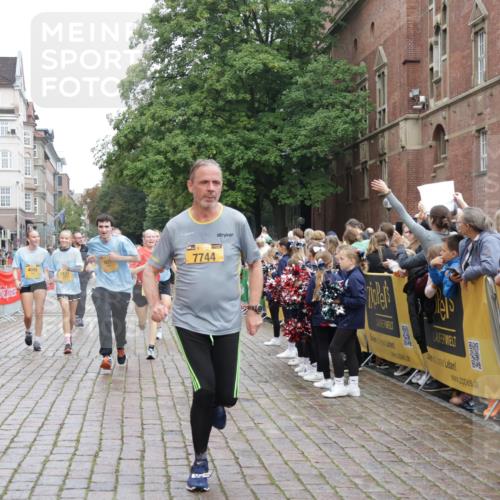 13.09.2026 - Kiel Lauf Yannick Fuchs http://msf.ph/oto/10423246 13.09.2026 09:44:25 Ziel 537, 801, 958, 1053, 1849, 1866, 2031, 2045, 2212, 2437, 2868, 3688, 4098, 4573, 6892, 7121, 7430, 7744, 12318, 12437, 793, 4092, 4283, 5026, 5171, 5857, 6550, 7510, 7753, 7948, 8300, 9814, 10641, 10931, 11653, 11655, 12098, 12373, 12376, 912, 2787, 3198, 3209, 4316, 4693, 6895, 7356, 7460, 9986, 12161, 12218, 654, 4522, 5171, 5857, 7510, 7948, 10641, 10931, 12376 meine-sportfotos.de