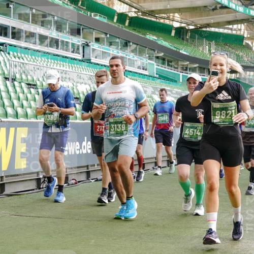 13.09.2026 - 21. swb-Marathon Bremen Michael Burmester http://msf.ph/oto/10423295 13.09.2026 13:23:20 Laufen im Stadion 128, 137, 160, 182, 211, 324, 343, 434, 533, 571, 609, 708, 721, 743, 892, 1157, 1178, 1259, 1273, 1331, 1417, 1597, 1598, 1657, 1669, 1691, 1746, 1788, 1883, 1944, 2213, 2252, 2286, 2290, 2433, 2445, 2465, 2475, 2495, 2503, 2504, 2526, 2619, 2632, 2660, 2685, 2711, 2768, 2936, 2964, 2968, 3252, 3282, 3288, 3289, 3292, 3312, 3347, 3351, 3364, 3395, 3423, 3447, 3505, 3530, 3559, 3682, 3727, 3770, 3784, 3819, 4020, 4054, 4231, 4406, 4407, 4431, 4466, 4467, 4584, 1506 meine-sportfotos.de