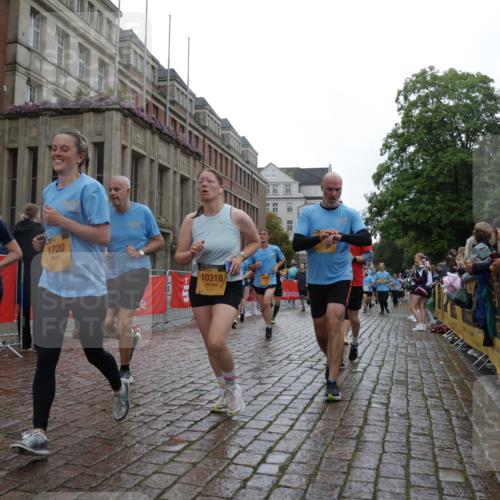 13.09.2026 - Kiel Lauf Yannick Fuchs http://msf.ph/oto/10423328 13.09.2026 10:58:34 Ziel 79, 91, 971, 1978, 2461, 2965, 3235, 3237, 3559, 3833, 4395, 4456, 5775, 6497, 6906, 7315, 7367, 7738, 7856, 7888, 8004, 8381, 8752, 9132, 9417, 9809, 9937, 10135, 10503, 10878, 11023, 11514, 11759, 12345, 12672, 721, 819, 833, 905, 987, 1220, 1253, 1351, 1404, 1778, 1858, 1910, 1978, 2309, 2752, 3222, 3325, 3326, 3559, 3671, 3842, 4160, 4212, 4592, 5154, 5163, 5172, 5314, 5540, 5605, 5668, 5958, 6345, 6982, 7256, 7340, 7482, 7856, 7949, 9458, 9809, 9827, 1778 meine-sportfotos.de