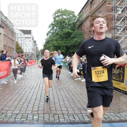 13.09.2026 - Kiel Lauf Yannick Fuchs http://msf.ph/oto/10423516 13.09.2026 09:44:49 Ziel 1224, 4118, 4693, 5939, 6023, 7356, 7460, 9986, 10777, 11043, 11046, 11239, 12218, 537, 793, 801, 912, 958, 1053, 1849, 1866, 2031, 2045, 2212, 2437, 2787, 2868, 3198, 3209, 3688, 4098, 4316, 4573, 6892, 6895, 7121, 7430, 7744, 12161, 12318, 12437, 98, 312, 2456, 2704, 2786, 3138, 3517, 3717, 5562, 6135, 8028, 8189, 10006, 12676, 537, 793, 2031, 2437, 4092, 7753, 12373, 12437 meine-sportfotos.de
