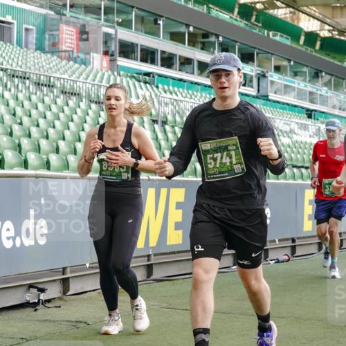 13.09.2026 - 21. swb-Marathon Bremen Michael Burmester http://msf.ph/oto/10423543 13.09.2026 13:23:27 Laufen im Stadion 137, 160, 182, 211, 324, 343, 434, 533, 571, 609, 708, 721, 739, 743, 892, 1157, 1178, 1259, 1273, 1331, 1471, 1597, 1598, 1657, 1669, 1691, 1746, 1788, 1883, 1944, 2213, 2252, 2286, 2290, 2433, 2445, 2465, 2475, 2495, 2503, 2504, 2526, 2571, 2619, 2632, 2660, 2685, 2711, 2768, 2776, 2936, 2968, 3252, 3282, 3288, 3289, 3292, 3312, 3347, 3351, 3364, 3395, 3423, 3447, 3505, 3530, 3559, 3682, 3727, 3770, 3784, 3819, 4020, 4054, 4231, 4406, 4407, 4431, 4466, 4467, 4584, 1506 meine-sportfotos.de