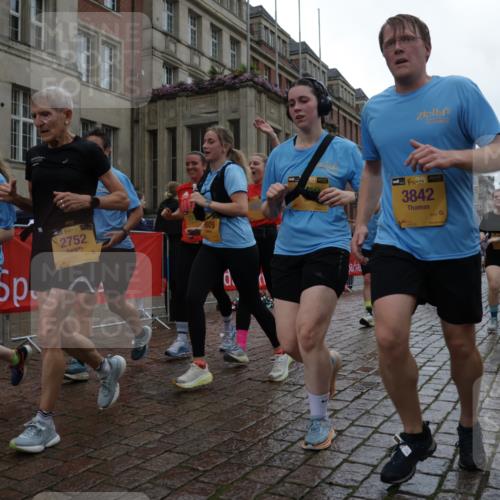 13.09.2026 - Kiel Lauf Yannick Fuchs http://msf.ph/oto/10423573 13.09.2026 10:58:57 Ziel 788, 1085, 1094, 1729, 1990, 2265, 2557, 2559, 2994, 3943, 3944, 7757, 8059, 8188, 8348, 9306, 9313, 9387, 10167, 10654, 10655, 10969, 11087, 11585, 12223, 12520, 12694, 79, 91, 971, 1521, 1858, 1978, 2156, 2307, 2461, 2473, 2752, 2896, 2965, 3235, 3237, 3559, 3833, 3842, 4395, 4456, 5605, 5775, 6497, 6906, 7315, 7367, 7482, 7738, 7856, 7888, 7949, 8004, 8381, 8752, 8841, 9132, 9417, 9809, 9827, 9937, 10135, 10503, 10878, 11023, 11699, 12659, 12672, 724, 2385, 2639, 3480 meine-sportfotos.de