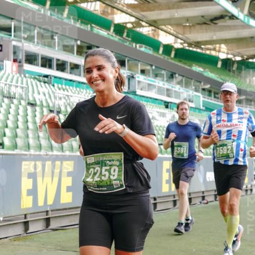 13.09.2026 - 21. swb-Marathon Bremen Michael Burmester http://msf.ph/oto/10423586 13.09.2026 13:23:29 Laufen im Stadion 137, 160, 182, 211, 324, 343, 434, 533, 571, 609, 708, 721, 739, 743, 752, 892, 1157, 1178, 1259, 1273, 1331, 1471, 1597, 1598, 1657, 1669, 1691, 1746, 1788, 1883, 1944, 2213, 2252, 2286, 2290, 2433, 2445, 2465, 2475, 2495, 2503, 2504, 2526, 2571, 2619, 2632, 2685, 2711, 2768, 2776, 2936, 2968, 3252, 3282, 3288, 3289, 3292, 3312, 3347, 3351, 3364, 3395, 3423, 3447, 3505, 3530, 3559, 3682, 3727, 3770, 3784, 3819, 4020, 4054, 4231, 4406, 4407, 4431, 4466, 4467, 4584, 1506 meine-sportfotos.de
