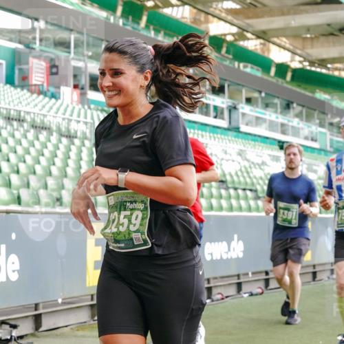 13.09.2026 - 21. swb-Marathon Bremen Michael Burmester http://msf.ph/oto/10423603 13.09.2026 13:23:29 Laufen im Stadion 137, 160, 182, 211, 324, 343, 434, 533, 571, 609, 708, 721, 739, 743, 752, 892, 1157, 1178, 1259, 1273, 1331, 1471, 1597, 1598, 1657, 1669, 1691, 1746, 1788, 1883, 1944, 2213, 2252, 2286, 2290, 2433, 2445, 2465, 2475, 2495, 2503, 2504, 2526, 2571, 2619, 2632, 2685, 2711, 2768, 2776, 2936, 2968, 3252, 3282, 3288, 3289, 3292, 3312, 3347, 3351, 3364, 3395, 3423, 3447, 3505, 3530, 3559, 3682, 3727, 3770, 3784, 3819, 4020, 4054, 4231, 4406, 4407, 4431, 4466, 4467, 4584, 1506 meine-sportfotos.de