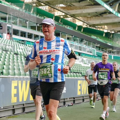 13.09.2026 - 21. swb-Marathon Bremen Michael Burmester http://msf.ph/oto/10423648 13.09.2026 13:23:30 Laufen im Stadion 137, 160, 182, 211, 324, 343, 434, 533, 571, 609, 708, 721, 739, 743, 752, 892, 1157, 1178, 1259, 1273, 1331, 1471, 1597, 1598, 1657, 1669, 1691, 1746, 1788, 1883, 1944, 2213, 2252, 2286, 2290, 2433, 2445, 2465, 2475, 2483, 2495, 2503, 2504, 2526, 2571, 2619, 2632, 2685, 2711, 2768, 2776, 2936, 2968, 3252, 3282, 3288, 3289, 3292, 3312, 3347, 3351, 3364, 3395, 3423, 3447, 3505, 3530, 3559, 3682, 3727, 3770, 3784, 3819, 4020, 4054, 4231, 4406, 4407, 4431, 4466, 4467, 4584, 1506 meine-sportfotos.de
