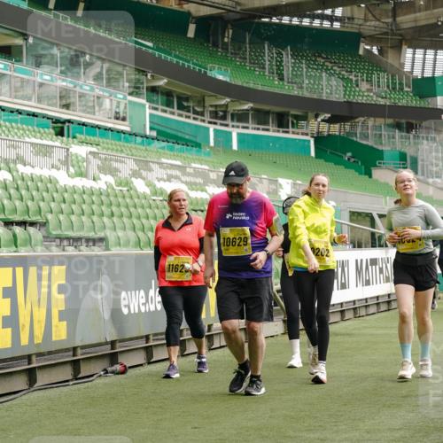 13.09.2026 - 21. swb-Marathon Bremen Michael Burmester http://msf.ph/oto/10423676 13.09.2026 10:46:36 Laufen im Stadion 10137, 10161, 10194, 10202, 10242, 10344, 10349, 10430, 10472, 10524, 10535, 10600, 10651, 10895, 10933, 10970, 11050, 11181, 11200, 11244, 11296, 11309, 11367, 11457, 11529, 11530, 11546, 11573, 11574, 11579, 11639, 11675, 11709, 11760, 11821, 12089, 12153, 12177, 12178, 12211, 12224, 12285, 12316, 12317, 12374, 12422, 12462, 12539, 10002, 10004, 10005, 10148, 10271, 10303, 10325, 10330, 10335, 10361, 10362, 10459, 10513, 10756, 10779, 10882, 10997 meine-sportfotos.de