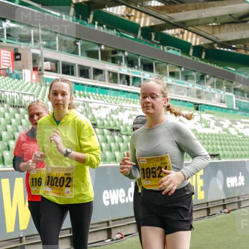 13.09.2026 - 21. swb-Marathon Bremen Michael Burmester http://msf.ph/oto/10423793 13.09.2026 10:46:41 Laufen im Stadion 10137, 10161, 10202, 10242, 10349, 10430, 10472, 10524, 10535, 10651, 10895, 10933, 10970, 11050, 11181, 11200, 11244, 11296, 11309, 11367, 11457, 11529, 11530, 11546, 11573, 11574, 11579, 11639, 11675, 11709, 11760, 11821, 12089, 12153, 12157, 12177, 12178, 12211, 12285, 12316, 12317, 12374, 12422, 12462, 12539, 10002, 10004, 10005, 10148, 10271, 10303, 10325, 10330, 10335, 10361, 10362, 10459, 10513, 10756, 10779, 10882, 10997, 11355 meine-sportfotos.de