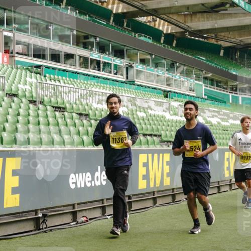 13.09.2026 - 21. swb-Marathon Bremen Michael Burmester http://msf.ph/oto/10423859 13.09.2026 10:46:44 Laufen im Stadion 10137, 10161, 10202, 10242, 10349, 10430, 10472, 10524, 10535, 10651, 10895, 10933, 10970, 11050, 11181, 11200, 11244, 11296, 11309, 11367, 11457, 11529, 11530, 11546, 11573, 11574, 11579, 11639, 11675, 11709, 11760, 11821, 12153, 12157, 12177, 12178, 12211, 12285, 12316, 12317, 12374, 12422, 12462, 12539, 10002, 10004, 10005, 10148, 10271, 10303, 10325, 10330, 10335, 10361, 10362, 10459, 10513, 10756, 10779, 10882, 10997, 11355 meine-sportfotos.de