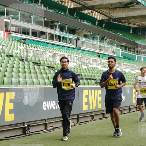 13.09.2026 - 21. swb-Marathon Bremen Michael Burmester http://msf.ph/oto/10423872 13.09.2026 10:46:44 Laufen im Stadion 10137, 10161, 10202, 10242, 10349, 10430, 10472, 10524, 10535, 10651, 10895, 10933, 10970, 11050, 11181, 11200, 11244, 11296, 11309, 11367, 11457, 11529, 11530, 11546, 11573, 11574, 11579, 11639, 11675, 11709, 11760, 11821, 12153, 12157, 12177, 12178, 12211, 12285, 12316, 12317, 12374, 12422, 12462, 12539, 10002, 10004, 10005, 10148, 10271, 10303, 10325, 10330, 10335, 10361, 10362, 10459, 10513, 10756, 10779, 10882, 10997, 11355 meine-sportfotos.de