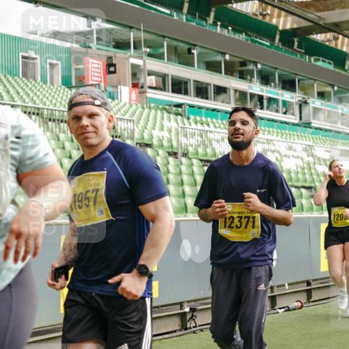 13.09.2026 - 21. swb-Marathon Bremen Michael Burmester http://msf.ph/oto/10424051 13.09.2026 10:46:50 Laufen im Stadion 10161, 10202, 10242, 10349, 10472, 10524, 10535, 10651, 10895, 10933, 10970, 11050, 11181, 11244, 11296, 11309, 11367, 11457, 11529, 11530, 11546, 11573, 11574, 11579, 11639, 11675, 11709, 11760, 11821, 12153, 12157, 12177, 12178, 12211, 12285, 12316, 12317, 12374, 12422, 12462, 10002, 10004, 10005, 10148, 10271, 10295, 10303, 10325, 10330, 10335, 10361, 10362, 10459, 10513, 10629, 10756, 10779, 10882, 10997, 10999, 11233, 11307, 11355 meine-sportfotos.de
