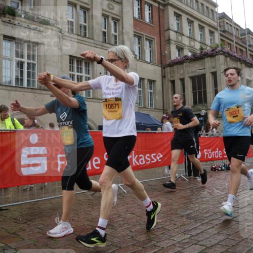 13.09.2026 - Kiel Lauf Yannick Fuchs http://msf.ph/oto/10424106 13.09.2026 10:59:50 Ziel 469, 747, 988, 1002, 1895, 1948, 2287, 3063, 3607, 5261, 5627, 6295, 7350, 7543, 7954, 8120, 9299, 10916, 11007, 11377, 11415, 620, 683, 1825, 1835, 2354, 2394, 2639, 2771, 2828, 3108, 3113, 3176, 3348, 3663, 4342, 4897, 5173, 5382, 5519, 5608, 5891, 5977, 5987, 6693, 7066, 7112, 7350, 7454, 7527, 7614, 7734, 8208, 8234, 8723, 8884, 9227, 9242, 9684, 9700, 9778, 9971, 10157, 10251, 10453, 10536, 10799, 10871, 10918, 11016, 11177, 12359, 12408, 173, 10255 meine-sportfotos.de