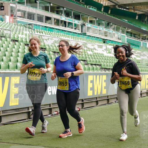 13.09.2026 - 21. swb-Marathon Bremen Michael Burmester http://msf.ph/oto/10424107 13.09.2026 10:46:53 Laufen im Stadion 10161, 10242, 10349, 10472, 10535, 10651, 10895, 10933, 10970, 11050, 11181, 11244, 11296, 11309, 11367, 11457, 11529, 11530, 11546, 11573, 11574, 11579, 11639, 11675, 11709, 11760, 11821, 12157, 12177, 12178, 12211, 12285, 12316, 12317, 12374, 12422, 12462, 10002, 10004, 10005, 10271, 10295, 10303, 10325, 10330, 10335, 10361, 10362, 10459, 10513, 10629, 10756, 10779, 10882, 10997, 10999, 11233, 11307, 11355 meine-sportfotos.de