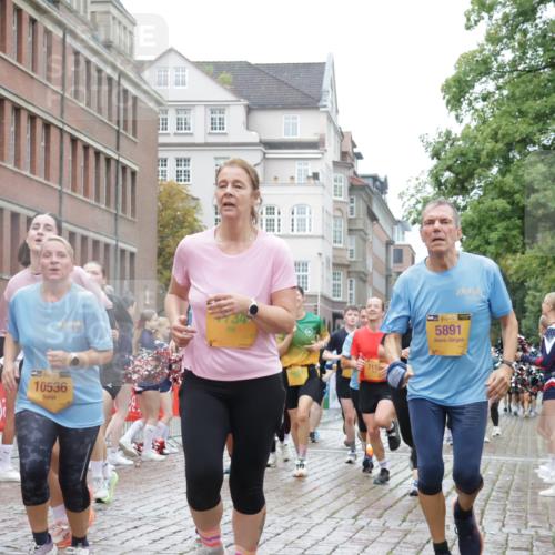 13.09.2026 - Kiel Lauf Yannick Fuchs http://msf.ph/oto/10424160 13.09.2026 10:59:54 Ziel 469, 988, 1002, 1562, 1728, 1895, 1948, 2287, 3063, 4509, 5261, 5627, 6295, 7398, 7543, 7954, 8120, 9271, 9299, 11007, 11377, 11415, 620, 683, 747, 1825, 1835, 2354, 2394, 2771, 2828, 3108, 3113, 3176, 3348, 3607, 3663, 4342, 5173, 5382, 5608, 5891, 5977, 5987, 6693, 7066, 7112, 7350, 7454, 7527, 7614, 7734, 8208, 8234, 8723, 8884, 9684, 9700, 9778, 9971, 10157, 10453, 10536, 10799, 10916, 10918, 11016, 11177, 12359, 12408, 173, 327, 3121, 4342, 5891, 7066, 7734 meine-sportfotos.de