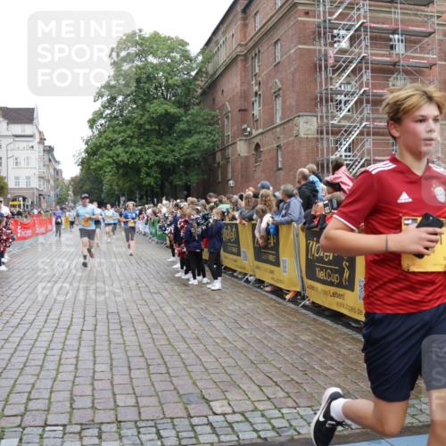 13.09.2026 - Kiel Lauf Yannick Fuchs http://msf.ph/oto/10424213 13.09.2026 09:45:39 Ziel 1023, 1579, 3025, 4413, 6038, 7349, 8126, 10142, 10392, 10445, 12069, 12281, 312, 1503, 2017, 2282, 2786, 2835, 3408, 3479, 3503, 3507, 3517, 4606, 5103, 5369, 5399, 5400, 5672, 5811, 6097, 6098, 6556, 7854, 8152, 8854, 9425, 9456, 9760, 9897, 10006, 10498, 11939, 12347, 12348, 12351, 557, 1418, 2127, 2788, 3142, 3301, 3974, 4569, 5511, 5757, 5829, 7202, 7572, 7911, 7924, 8244, 8611, 8859, 9841, 10036, 10719, 12374, 12841, 98, 312, 2456, 2704, 3138 meine-sportfotos.de