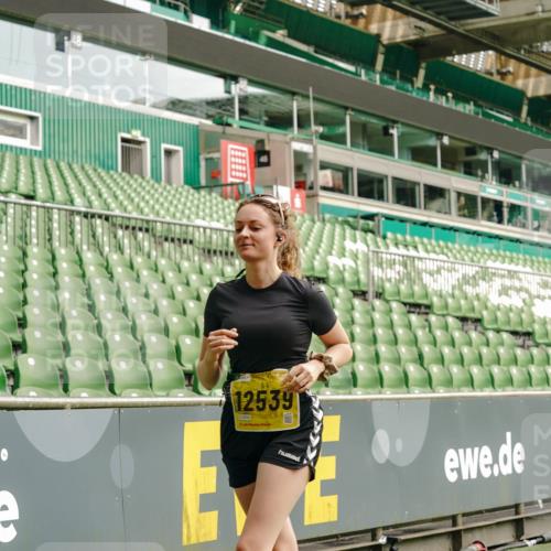 13.09.2026 - 21. swb-Marathon Bremen Michael Burmester http://msf.ph/oto/10424235 13.09.2026 10:46:58 Laufen im Stadion 10161, 10349, 10472, 10535, 10651, 10895, 10933, 10970, 11050, 11181, 11244, 11296, 11309, 11367, 11457, 11529, 11530, 11546, 11573, 11574, 11579, 11639, 11663, 11675, 11709, 11760, 11821, 12157, 12177, 12178, 12211, 12285, 12316, 12317, 12340, 12374, 12422, 12462, 10002, 10004, 10005, 10271, 10295, 10303, 10325, 10330, 10335, 10361, 10362, 10459, 10513, 10629, 10756, 10779, 10882, 10997, 10999, 11233, 11307, 11355 meine-sportfotos.de