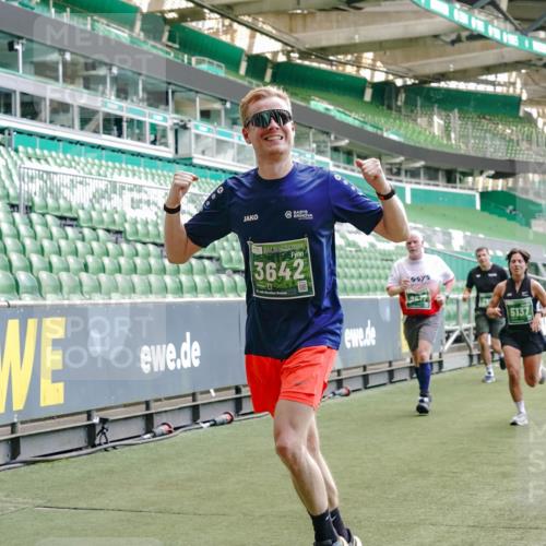 13.09.2026 - 21. swb-Marathon Bremen Michael Burmester http://msf.ph/oto/10424251 13.09.2026 13:00:56 Laufen im Stadion 135, 242, 260, 282, 318, 342, 440, 651, 687, 930, 1006, 1067, 1209, 1368, 1436, 1448, 1493, 1494, 1582, 1650, 1861, 1896, 1935, 1963, 2033, 2062, 2088, 2293, 2306, 2322, 2370, 2409, 2427, 2481, 2485, 2490, 2491, 2517, 2560, 2561, 2570, 2627, 2658, 2686, 2700, 2708, 2781, 2906, 2914, 2967, 3076, 3105, 3145, 3168, 3173, 3273, 3354, 3372, 3374, 3375, 3385, 3480, 3524, 3526, 3642, 3729, 3774, 3806, 3855, 3856, 3861, 3930 meine-sportfotos.de