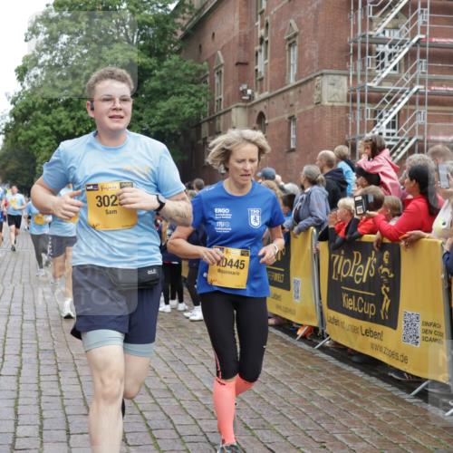 13.09.2026 - Kiel Lauf Yannick Fuchs http://msf.ph/oto/10424254 13.09.2026 09:45:43 Ziel 1023, 2788, 3025, 3974, 4413, 4569, 5511, 7202, 7349, 8126, 10142, 10392, 10445, 12281, 1503, 1579, 2017, 2282, 2786, 2835, 3408, 3479, 3503, 3507, 4606, 5103, 5369, 5399, 5400, 5672, 5811, 6038, 6097, 6098, 6556, 7854, 8152, 8854, 9425, 9456, 9760, 9897, 10006, 10498, 11939, 12069, 12347, 12348, 12351, 557, 1415, 1418, 2127, 3142, 3301, 4909, 4910, 5234, 5757, 5829, 7572, 7911, 7924, 8244, 8611, 8859, 9841, 10036, 10719, 12374, 12841, 98, 312, 2786, 3138 meine-sportfotos.de