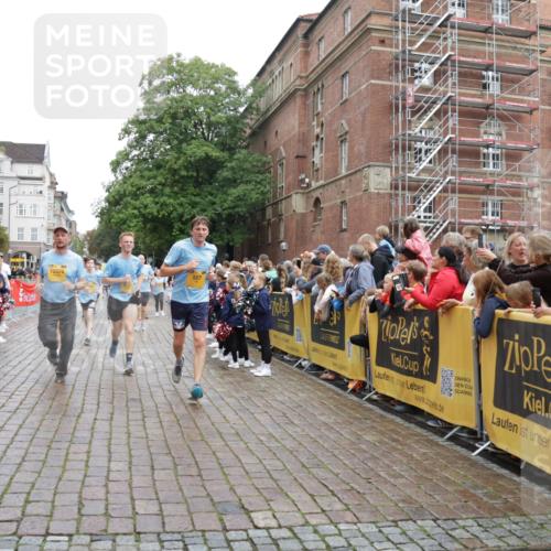 13.09.2026 - Kiel Lauf Yannick Fuchs http://msf.ph/oto/10424387 13.09.2026 09:45:53 Ziel 557, 1418, 2127, 2788, 3142, 3301, 3974, 4413, 4569, 5511, 5757, 5829, 7202, 7572, 7911, 7924, 8244, 8611, 8859, 9841, 10036, 10392, 10719, 12374, 12841, 1023, 1503, 1579, 2017, 2835, 3025, 3408, 5103, 5369, 5399, 5811, 6038, 7349, 7854, 8126, 8152, 8854, 9456, 10142, 10445, 10498, 11939, 12069, 12281, 12347, 1415, 2482, 3052, 4909, 4910, 4918, 5234, 6732, 7015, 8125, 10203, 10685, 10898, 11076, 11078, 2282, 3479 meine-sportfotos.de