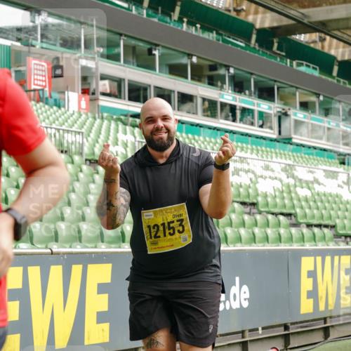 13.09.2026 - 21. swb-Marathon Bremen Michael Burmester http://msf.ph/oto/10424416 13.09.2026 10:47:09 Laufen im Stadion 10161, 10349, 10472, 10535, 10895, 10933, 10970, 11050, 11104, 11181, 11244, 11262, 11296, 11309, 11367, 11457, 11529, 11530, 11546, 11573, 11574, 11579, 11639, 11663, 11675, 11709, 11760, 11821, 12157, 12211, 12285, 12316, 12317, 12340, 12374, 12422, 12444, 12462, 10002, 10004, 10005, 10176, 10191, 10192, 10271, 10295, 10303, 10325, 10335, 10361, 10362, 10459, 10513, 10629, 10756, 10779, 10882, 10997, 10999, 11233, 11307, 11355 meine-sportfotos.de