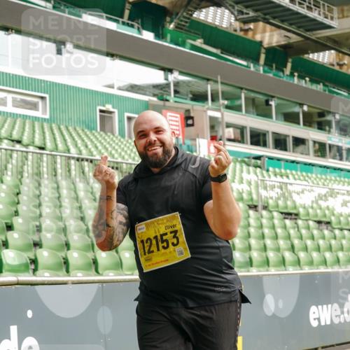 13.09.2026 - 21. swb-Marathon Bremen Michael Burmester http://msf.ph/oto/10424442 13.09.2026 10:47:09 Laufen im Stadion 10161, 10349, 10472, 10535, 10895, 10933, 10970, 11050, 11104, 11181, 11244, 11262, 11296, 11309, 11367, 11457, 11529, 11530, 11546, 11573, 11574, 11579, 11639, 11663, 11675, 11709, 11760, 11821, 12157, 12211, 12285, 12316, 12317, 12340, 12374, 12422, 12444, 12462, 10002, 10004, 10005, 10176, 10191, 10192, 10271, 10295, 10303, 10325, 10335, 10361, 10362, 10459, 10513, 10629, 10756, 10779, 10882, 10997, 10999, 11233, 11307, 11355 meine-sportfotos.de