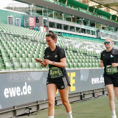 13.09.2026 - 21. swb-Marathon Bremen Michael Burmester http://msf.ph/oto/10424453 13.09.2026 13:23:58 Laufen im Stadion 137, 160, 182, 211, 324, 434, 533, 548, 571, 609, 708, 721, 723, 739, 743, 752, 892, 1178, 1259, 1273, 1331, 1463, 1471, 1491, 1597, 1598, 1691, 1746, 1788, 1944, 2095, 2211, 2213, 2252, 2286, 2312, 2323, 2433, 2445, 2465, 2475, 2483, 2495, 2497, 2503, 2504, 2526, 2571, 2644, 2768, 2776, 2936, 2968, 3252, 3282, 3288, 3289, 3292, 3298, 3306, 3312, 3347, 3364, 3381, 3395, 3423, 3447, 3505, 3530, 3559, 3727, 3770, 3819, 4054, 4231, 4406, 4407, 4431, 4466, 4467, 4584 meine-sportfotos.de
