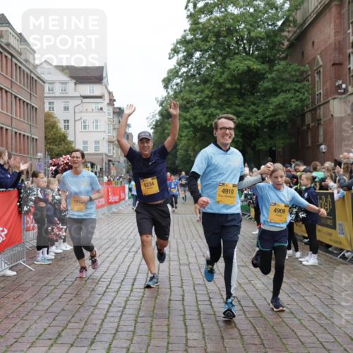13.09.2026 - Kiel Lauf Yannick Fuchs http://msf.ph/oto/10424548 13.09.2026 09:46:03 Ziel 1415, 1418, 2482, 3301, 4909, 4910, 4918, 5234, 5829, 6732, 7911, 7924, 8244, 8611, 8859, 10203, 10685, 10719, 10898, 12841, 557, 1023, 1579, 2127, 2788, 3025, 3142, 3301, 3974, 4413, 4569, 5511, 5757, 6038, 7202, 7349, 7572, 8126, 9841, 10036, 10142, 10392, 10445, 12069, 12281, 12374, 167, 181, 442, 3052, 3954, 5855, 5955, 6857, 7015, 7308, 8125, 10117, 10913, 11076, 11078, 11316, 12495, 12621, 1503, 2017, 2835, 3408, 5103, 5369, 5399 meine-sportfotos.de