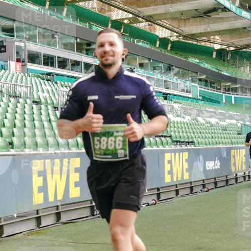 13.09.2026 - 21. swb-Marathon Bremen Michael Burmester http://msf.ph/oto/10424553 13.09.2026 13:24:00 Laufen im Stadion 137, 160, 182, 211, 324, 434, 533, 548, 609, 708, 721, 723, 739, 743, 752, 892, 1178, 1259, 1273, 1331, 1463, 1471, 1491, 1597, 1598, 1691, 1746, 1788, 1944, 2095, 2211, 2213, 2252, 2286, 2312, 2323, 2433, 2445, 2465, 2475, 2483, 2495, 2497, 2503, 2504, 2526, 2571, 2644, 2768, 2776, 2936, 2968, 3252, 3282, 3288, 3289, 3292, 3298, 3306, 3312, 3347, 3364, 3381, 3395, 3423, 3447, 3505, 3530, 3559, 3727, 3770, 3819, 4054, 4231, 4406, 4407, 4431, 4466, 4467, 4584 meine-sportfotos.de