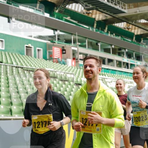 13.09.2026 - 21. swb-Marathon Bremen Michael Burmester http://msf.ph/oto/10424559 13.09.2026 10:47:13 Laufen im Stadion 10161, 10264, 10349, 10472, 10535, 10895, 10933, 10970, 11050, 11104, 11181, 11244, 11262, 11296, 11367, 11443, 11457, 11529, 11530, 11546, 11573, 11574, 11579, 11639, 11663, 11675, 11709, 11760, 11821, 12157, 12211, 12285, 12316, 12317, 12340, 12374, 12422, 12444, 12462, 10002, 10004, 10005, 10176, 10191, 10192, 10271, 10295, 10303, 10325, 10335, 10361, 10362, 10459, 10513, 10629, 10756, 10779, 10882, 10997, 10999, 11233, 11307, 11355 meine-sportfotos.de