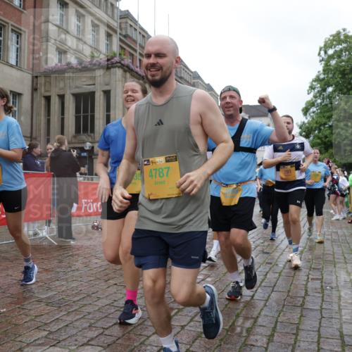13.09.2026 - Kiel Lauf Yannick Fuchs http://msf.ph/oto/10424782 13.09.2026 11:00:56 Ziel 48, 190, 1314, 2038, 2144, 2658, 2697, 3423, 3425, 4529, 4769, 4915, 5648, 6399, 6426, 6995, 6996, 7456, 7516, 8229, 9199, 9594, 9900, 10339, 10480, 10885, 11972, 12192, 12326, 362, 893, 1518, 1650, 1722, 1795, 1896, 1897, 2233, 2267, 2915, 3793, 4055, 4261, 4524, 4706, 4787, 4855, 4905, 5794, 5912, 6431, 6770, 7091, 7179, 7214, 7610, 7997, 8481, 8565, 8590, 8622, 8686, 9327, 9408, 10346, 10480, 10529, 10590, 10674, 10700, 11797, 11835, 12214, 12457, 12756, 539, 842, 893 meine-sportfotos.de