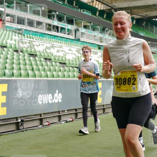 13.09.2026 - 21. swb-Marathon Bremen Michael Burmester http://msf.ph/oto/10424960 13.09.2026 10:47:31 Laufen im Stadion 10161, 10264, 10292, 10349, 10440, 10535, 10732, 10789, 10895, 10925, 10933, 10970, 11050, 11104, 11262, 11296, 11423, 11443, 11457, 11529, 11530, 11546, 11573, 11579, 11639, 11663, 11675, 11698, 11760, 12083, 12157, 12211, 12316, 12317, 12340, 12422, 12444, 12462, 12471, 12472, 12561, 10002, 10004, 10005, 10176, 10191, 10192, 10271, 10295, 10325, 10335, 10459, 10513, 10629, 10679, 10713, 10756, 10779, 10882, 10997, 10999, 11081, 11233, 11307, 11355 meine-sportfotos.de