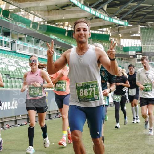 13.09.2026 - 21. swb-Marathon Bremen Michael Burmester http://msf.ph/oto/10424988 13.09.2026 13:01:24 Laufen im Stadion 135, 150, 242, 282, 318, 440, 531, 651, 687, 930, 946, 1006, 1067, 1163, 1368, 1436, 1448, 1582, 1650, 1861, 1896, 1935, 1963, 2033, 2047, 2062, 2292, 2293, 2306, 2322, 2370, 2409, 2427, 2485, 2490, 2491, 2560, 2561, 2627, 2638, 2658, 2686, 2700, 2708, 2781, 2906, 2967, 2987, 3013, 3044, 3076, 3105, 3145, 3168, 3173, 3187, 3248, 3294, 3334, 3354, 3372, 3374, 3375, 3385, 3392, 3480, 3524, 3526, 3527, 3642, 3667, 3729, 3774, 3806, 3855, 3856 meine-sportfotos.de