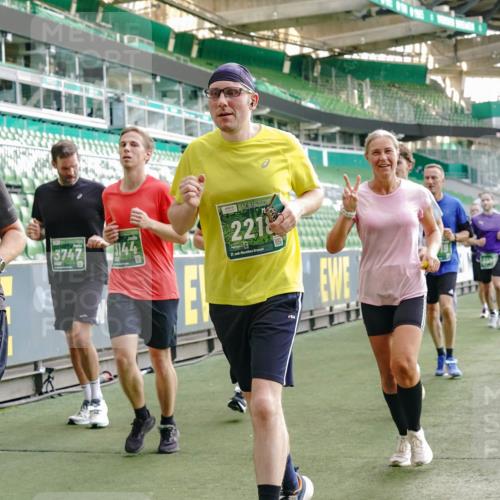 13.09.2026 - 21. swb-Marathon Bremen Michael Burmester http://msf.ph/oto/10425034 13.09.2026 13:24:21 Laufen im Stadion 137, 182, 213, 294, 324, 434, 505, 533, 548, 609, 708, 721, 723, 739, 743, 752, 892, 1178, 1273, 1331, 1463, 1471, 1491, 1515, 1597, 1598, 1746, 1788, 1944, 2095, 2211, 2213, 2252, 2267, 2271, 2286, 2312, 2323, 2433, 2445, 2465, 2475, 2483, 2495, 2497, 2503, 2506, 2526, 2554, 2571, 2644, 2768, 2776, 2833, 2936, 2968, 3005, 3211, 3252, 3282, 3288, 3289, 3292, 3298, 3306, 3312, 3347, 3364, 3381, 3390, 3395, 3423, 3447, 3505, 3559, 3727, 3770, 3819, 4231, 4466, 4467 meine-sportfotos.de