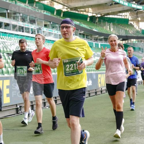 13.09.2026 - 21. swb-Marathon Bremen Michael Burmester http://msf.ph/oto/10425042 13.09.2026 13:24:21 Laufen im Stadion 137, 182, 213, 294, 324, 434, 505, 533, 548, 609, 708, 721, 723, 739, 743, 752, 892, 1178, 1273, 1331, 1463, 1471, 1491, 1515, 1597, 1598, 1746, 1788, 1944, 2095, 2211, 2213, 2252, 2267, 2271, 2286, 2312, 2323, 2433, 2445, 2465, 2475, 2483, 2495, 2497, 2503, 2506, 2526, 2554, 2571, 2644, 2768, 2776, 2833, 2936, 2968, 3005, 3211, 3252, 3282, 3288, 3289, 3292, 3298, 3306, 3312, 3347, 3364, 3381, 3390, 3395, 3423, 3447, 3505, 3559, 3727, 3770, 3819, 4231, 4466, 4467 meine-sportfotos.de